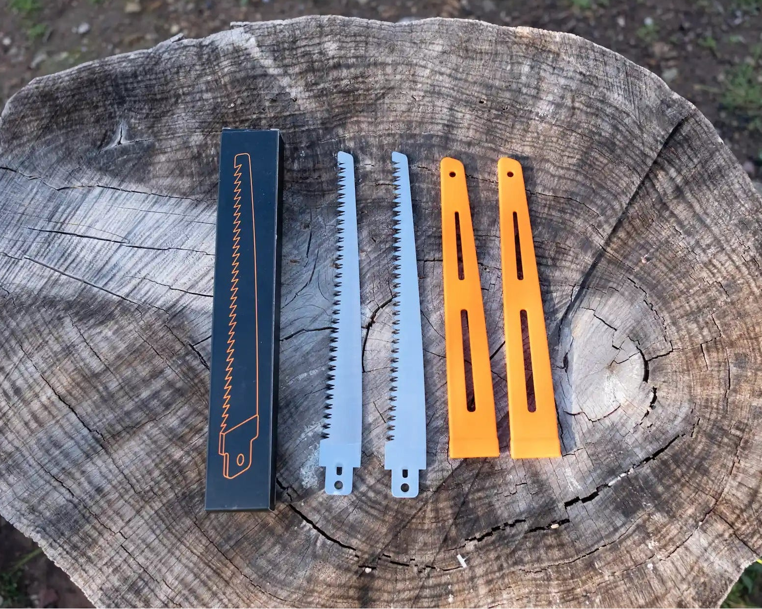 Bundle & Save: Ferro Rod + Bonus 2x Saw Blades